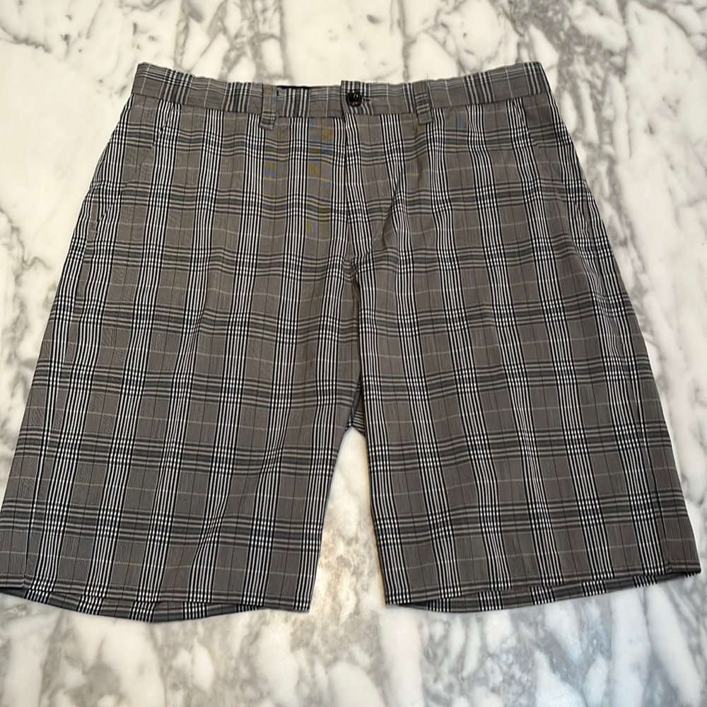 Travis Mathew Golf Shorts 36